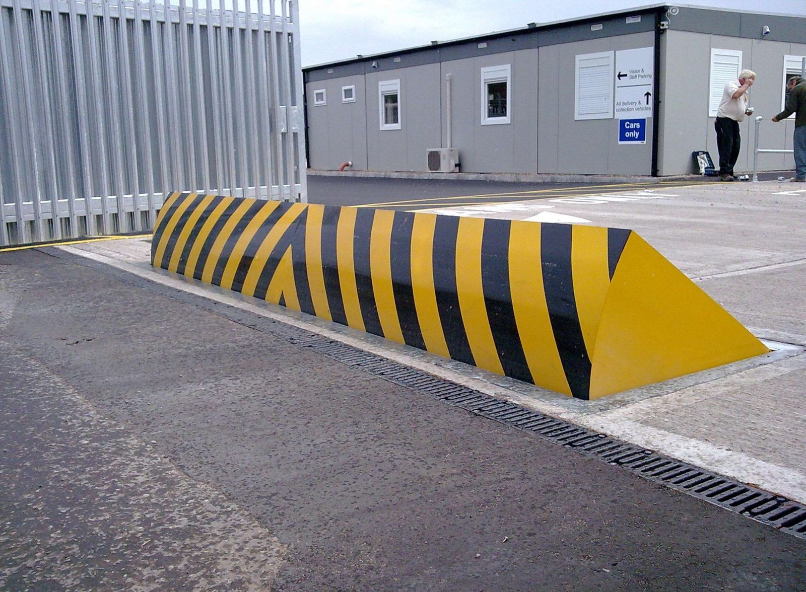automatic_rising_kerb_pf8000-scaled Hydraulic Road Blocker Price in Nigeria